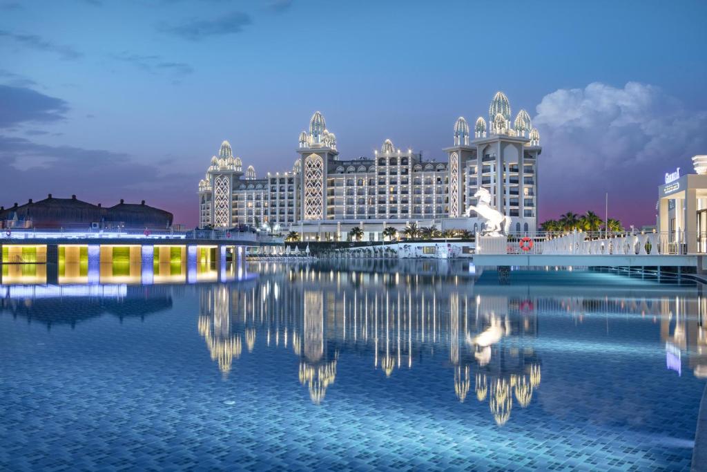 5★ LUXURY FAMILY WATER PARK HOLIDAY FROM JUST £2,899 PER FAMILY!