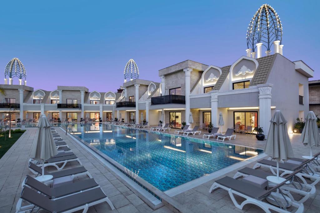 5★ LUXURY FAMILY WATER PARK HOLIDAY FROM JUST £2,899 PER FAMILY!