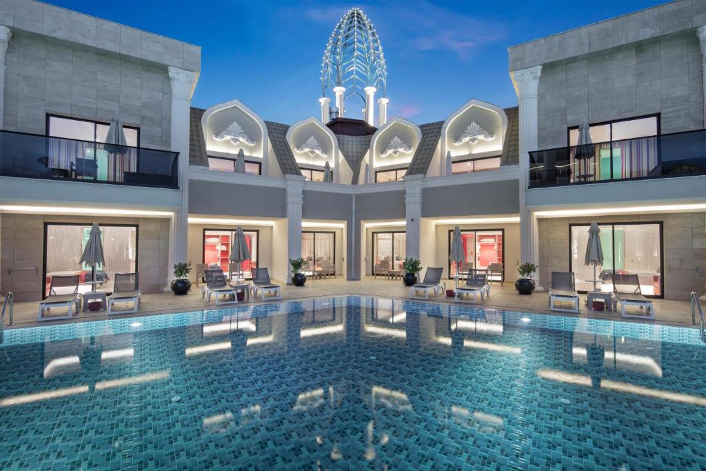 5★ LUXURY FAMILY WATER PARK HOLIDAY FROM JUST £2,899 PER FAMILY!