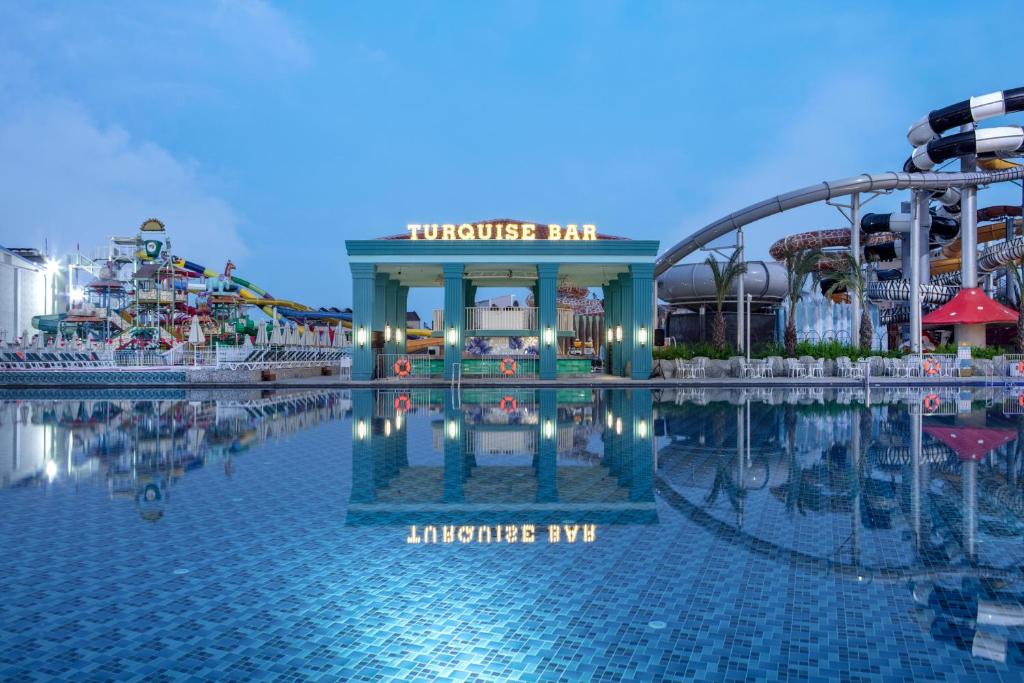 5★ LUXURY FAMILY WATER PARK HOLIDAY FROM JUST £2,899 PER FAMILY!