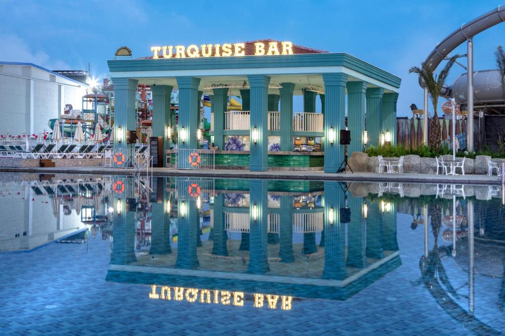 5★ LUXURY FAMILY WATER PARK HOLIDAY FROM JUST £2,899 PER FAMILY!