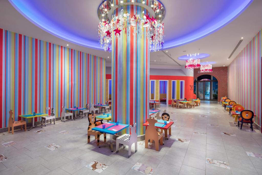 5★ LUXURY FAMILY WATER PARK HOLIDAY FROM JUST £2,899 PER FAMILY!