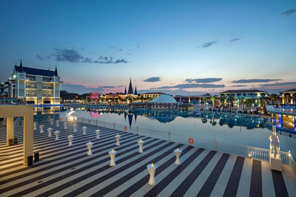 5★ LUXURY FAMILY WATER PARK HOLIDAY FROM JUST £2,899 PER FAMILY!