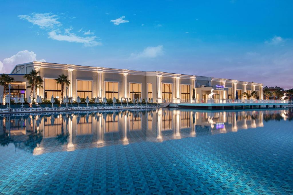5★ LUXURY FAMILY WATER PARK HOLIDAY FROM JUST £2,899 PER FAMILY!