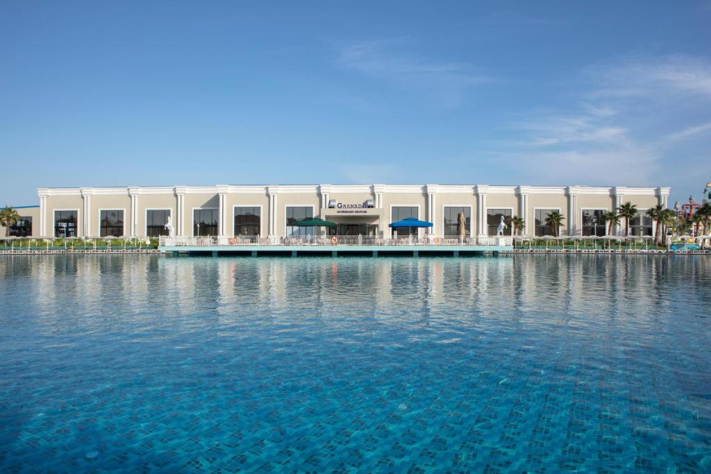 5★ LUXURY FAMILY WATER PARK HOLIDAY FROM JUST £2,899 PER FAMILY!