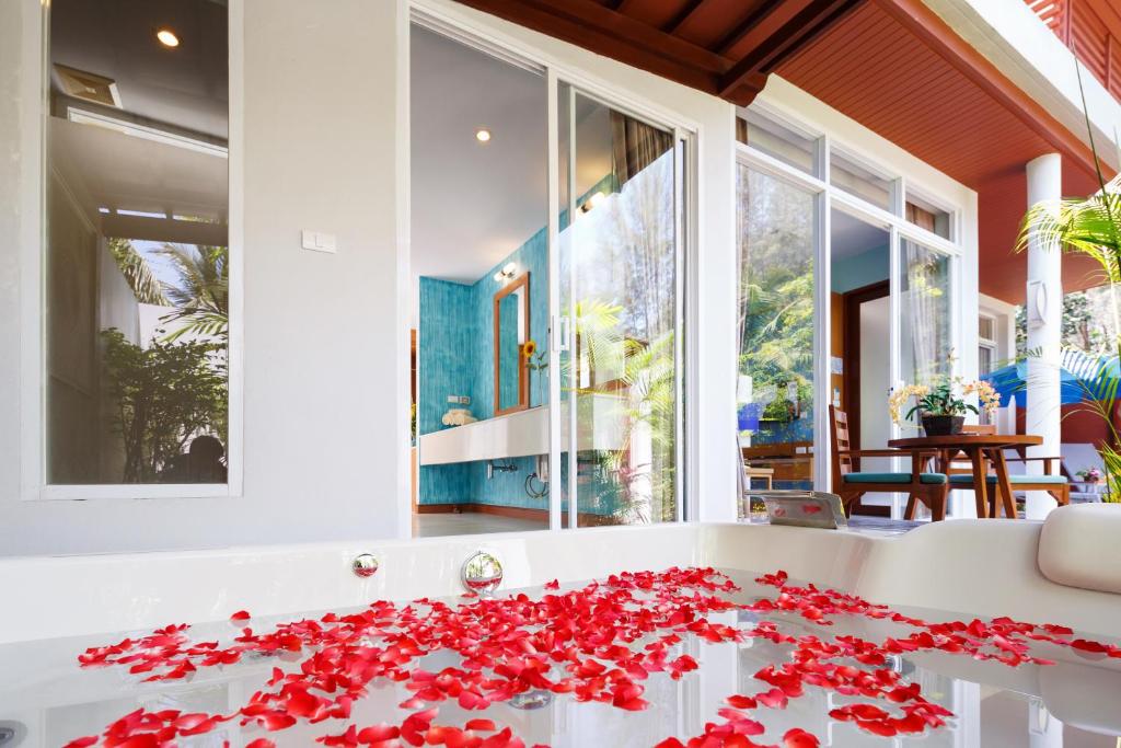 12 Nights Thailand Escape – Phuket, Koh Yao & Khao Lak starting from £1,399pp!