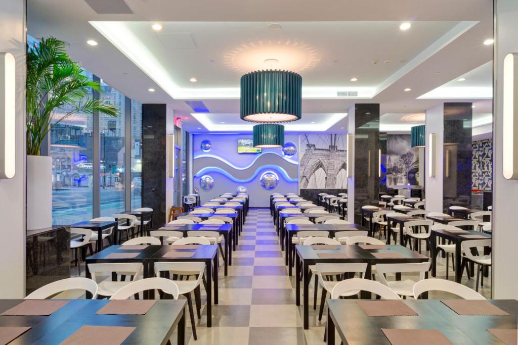 10 Nights Holiday at Iceland, Niagara Falls, and New york