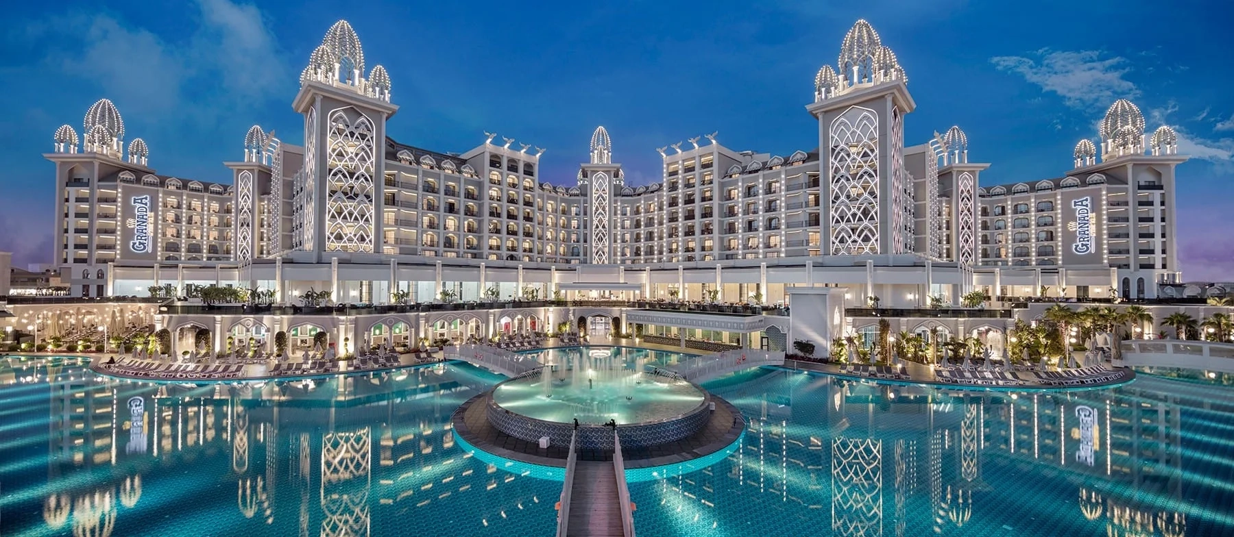 5★ LUXURY FAMILY WATER PARK HOLIDAY FROM JUST £2,899 PER FAMILY!